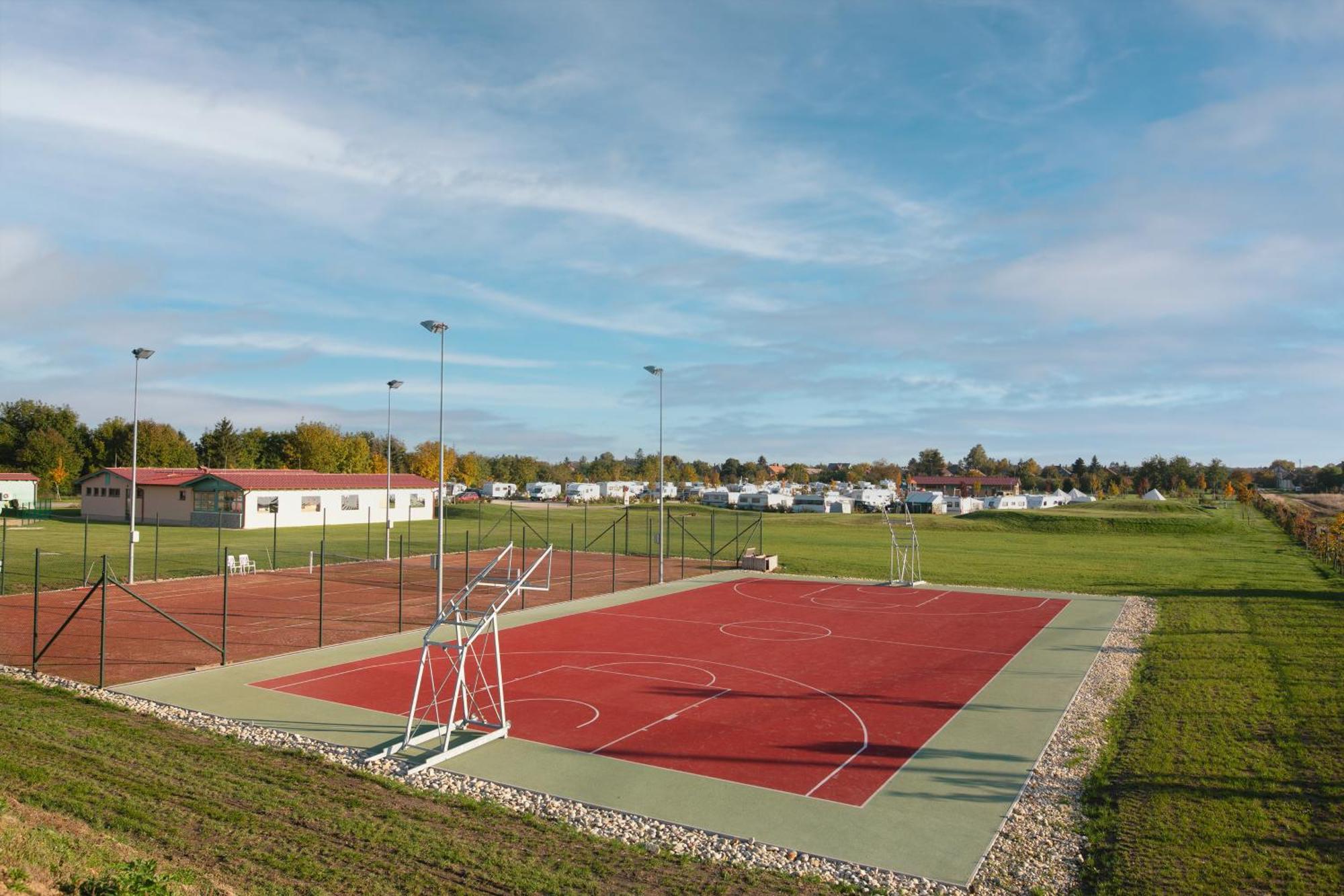 Vulkan Wellness Hotel & Camping Celldömölk Extérieur photo
